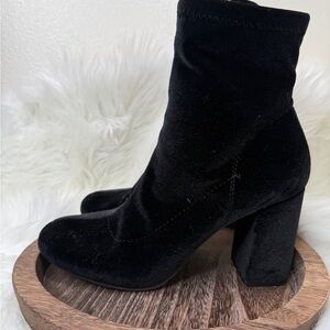 MIA  Black Velvet Ankle Boots Sz 9M